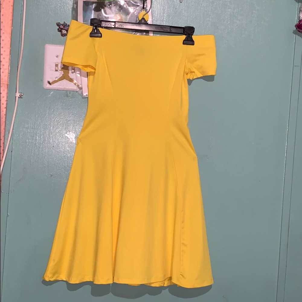 Midi Off the shoulder Yellow Dress 💛